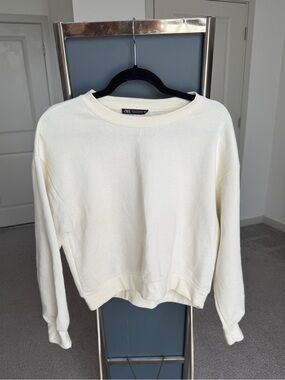Zara Cream Crewneck Sweatshirt - Women's Pullover Medium